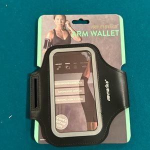 Arm wallet for phone